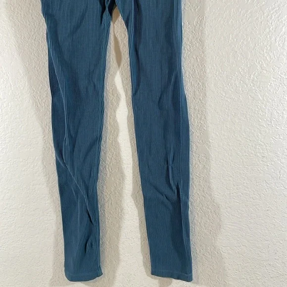 Zara SEAMLESS HIGH WAIST LEGGINGS WITH HOOK-AND-EYE FASTENINGS BLUE XS/S NEW - Picture 9 of 16